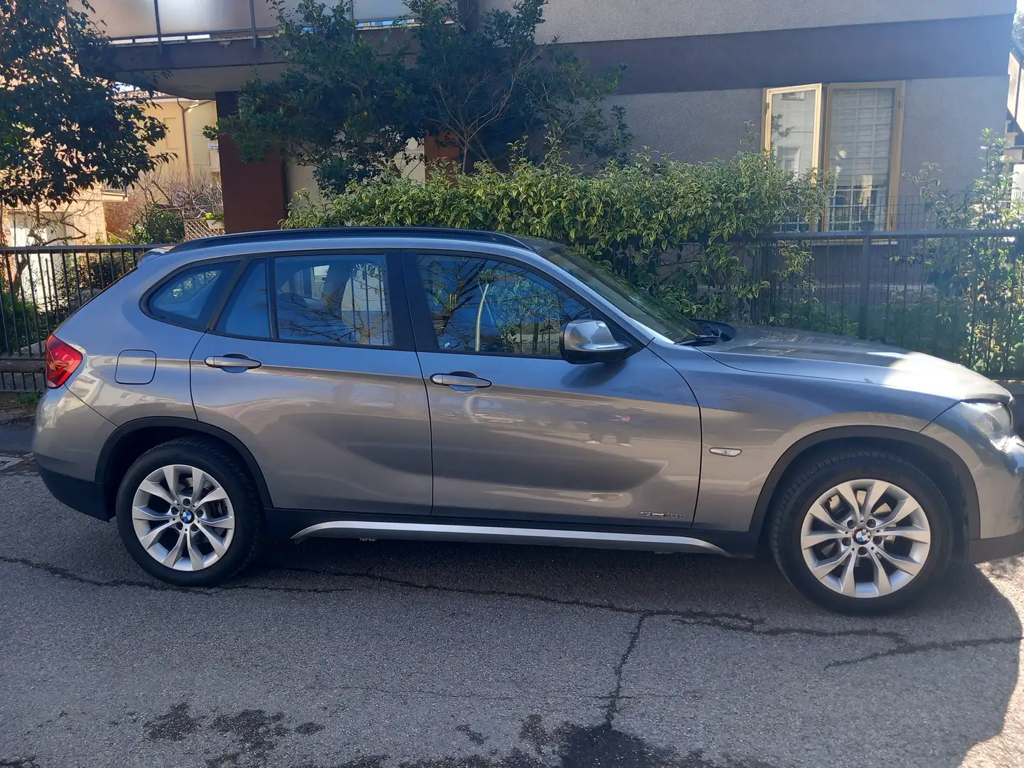 BMW X1 X1 sdrive18d Futura Marrone - 1