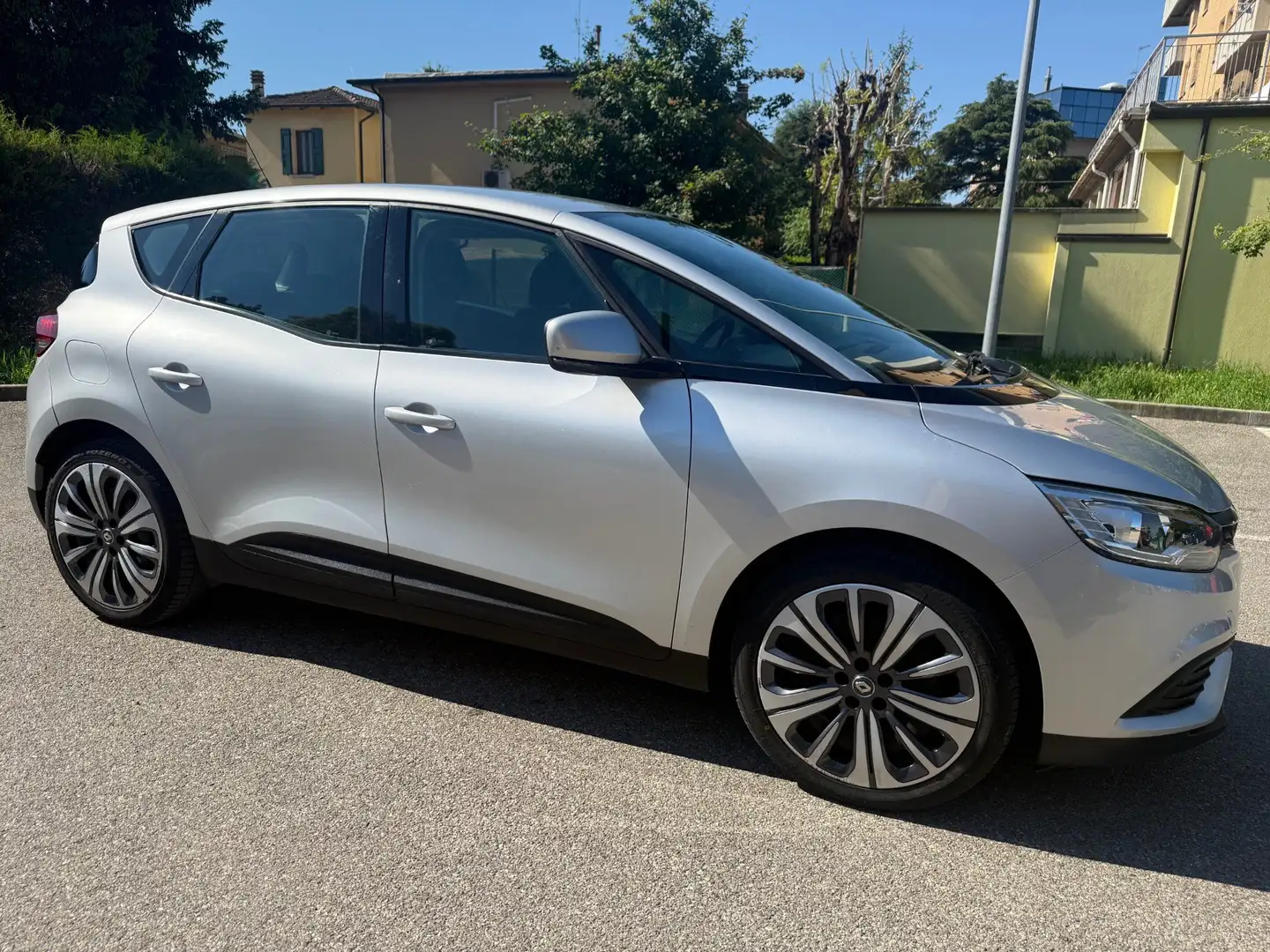 Renault Scenic 1.5 dci - NAV. - NEOP. - 12 MESI DI GARANZIA - Argento - 2