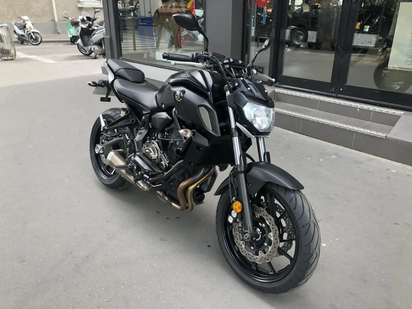 Yamaha MT-07 Schwarz - 1
