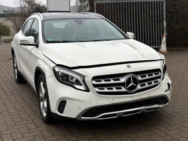 Mercedes-Benz GLA 200 Panorama Leder Xenon VOLLFAHBEREIT