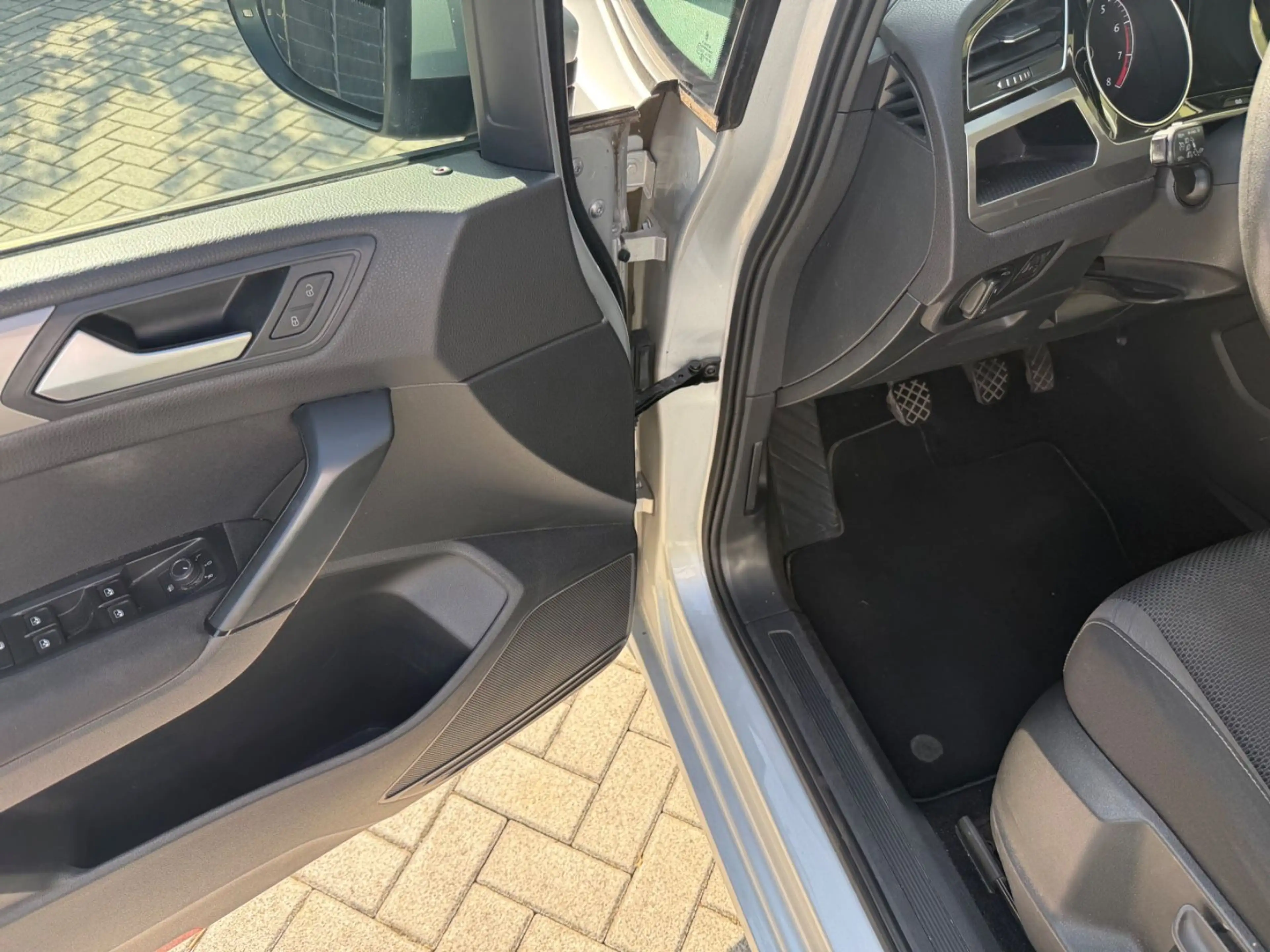 Volkswagen Touran 1.2 TSI Trendline Klima-AHK-7 Sitzer — photo 11