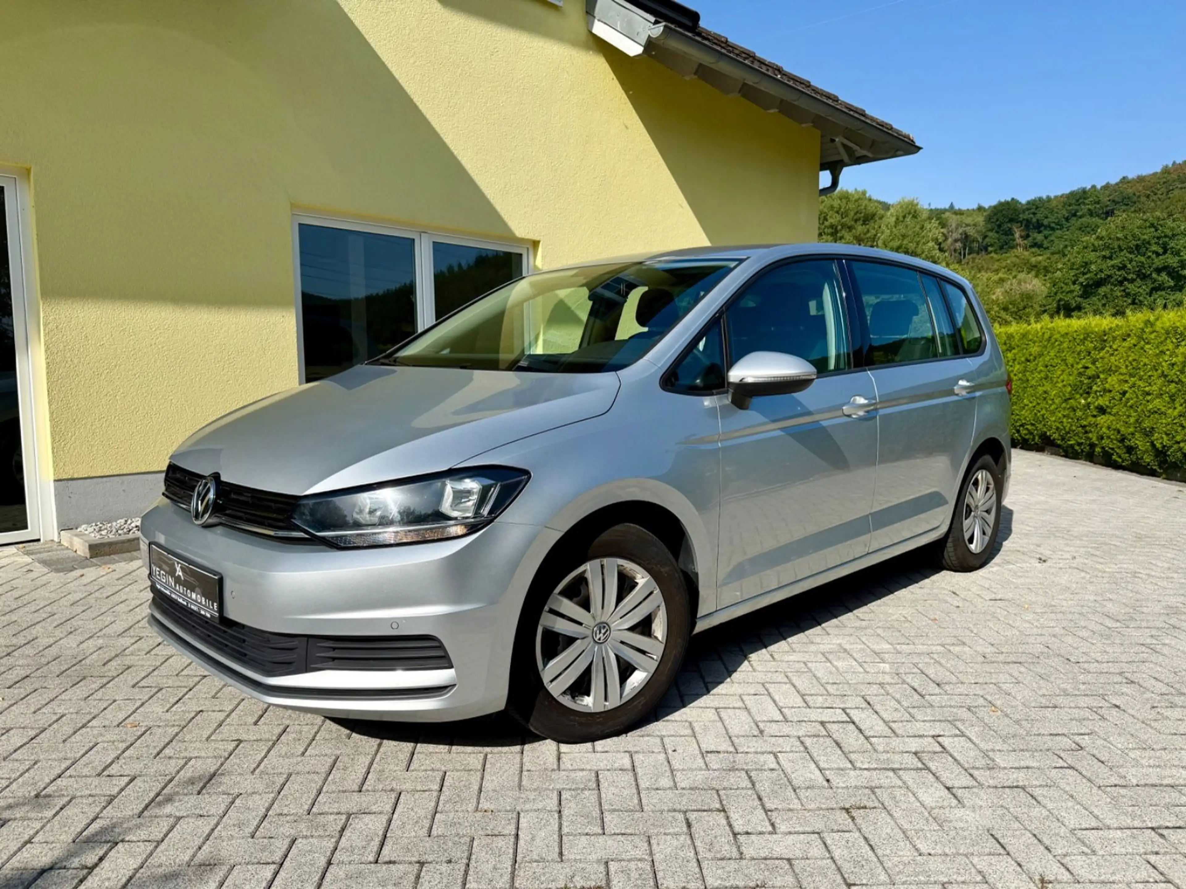 Volkswagen Touran 1.2 TSI Trendline Klima-AHK-7 Sitzer — photo 3