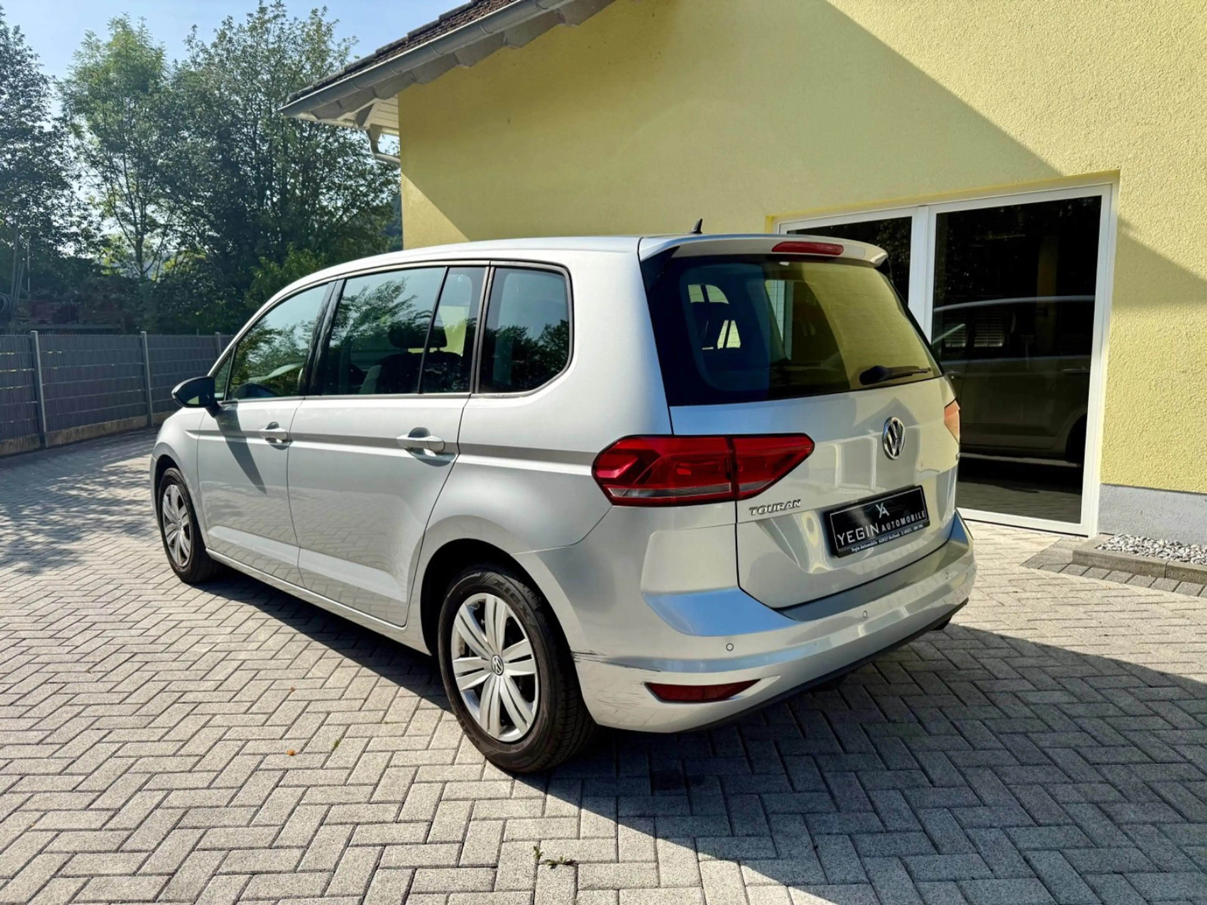 Volkswagen Touran 1.2 TSI Trendline Klima-AHK-7 Sitzer — photo 8