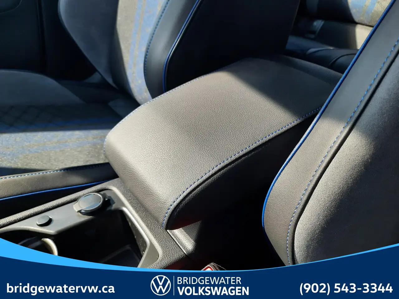 Volkswagen Golf R снимка Volkswagen Golf R
