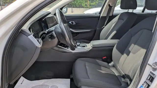 BMW 3 Series view 13