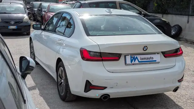 BMW 3 Series view 5