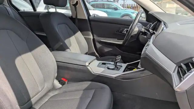 BMW 3 Series view 10