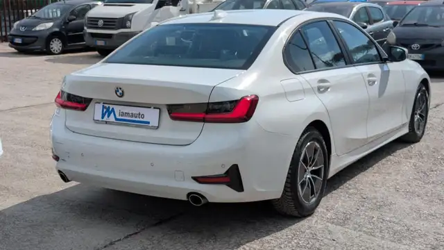 BMW 3 Series view 4