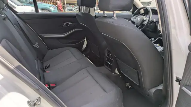 BMW 3 Series view 14