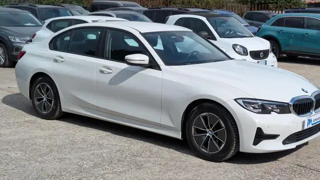 BMW 3 Series view 3