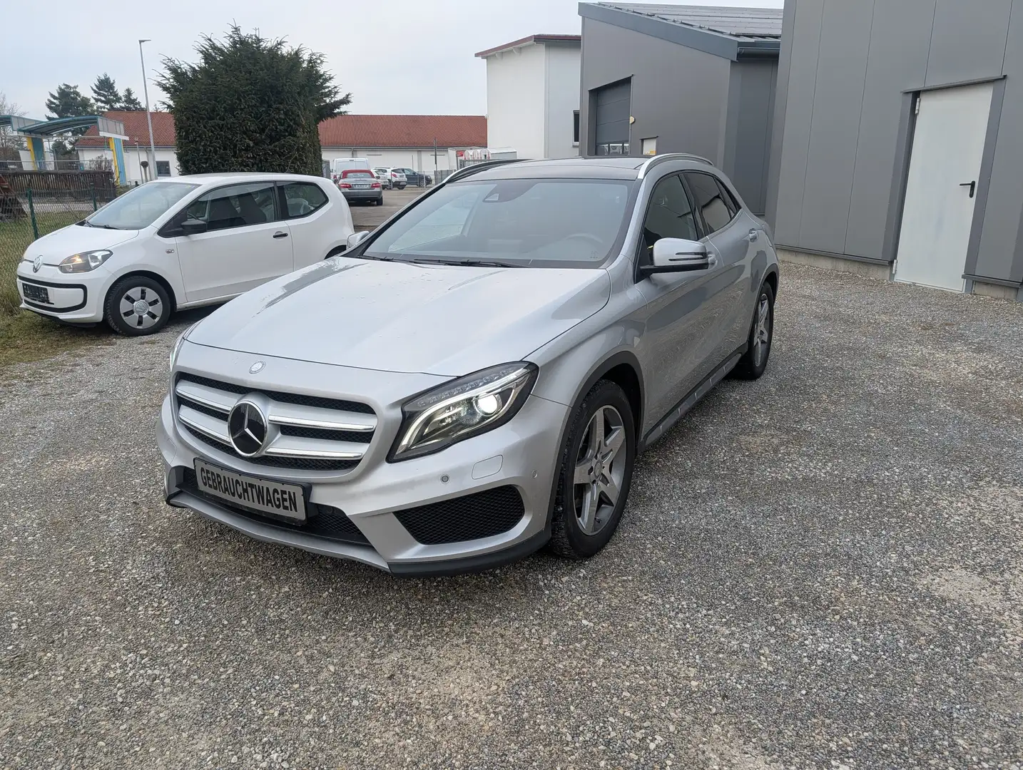 Mercedes-Benz GLA 250 GLA 250 4Matic (156.946) Grau - 2