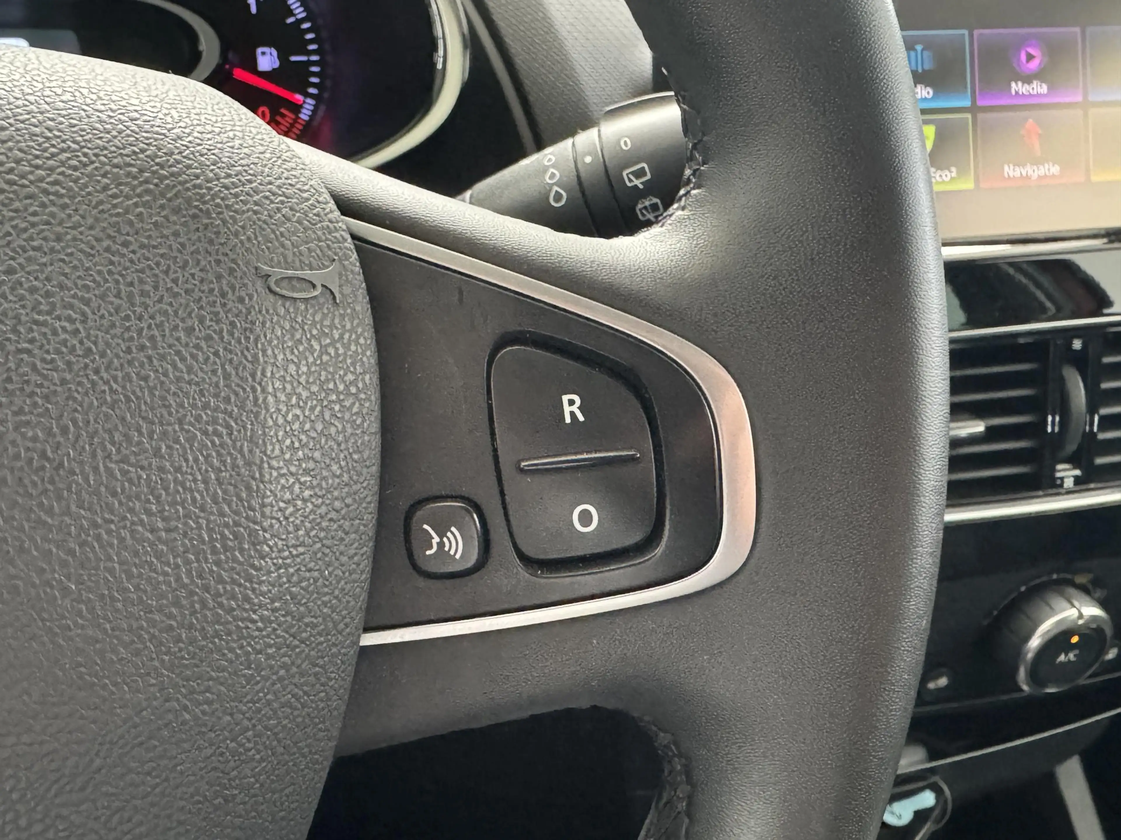 Renault Clio 0.9 TCe Limited | Navigatie | Airco | Parkeersenso — photo 17