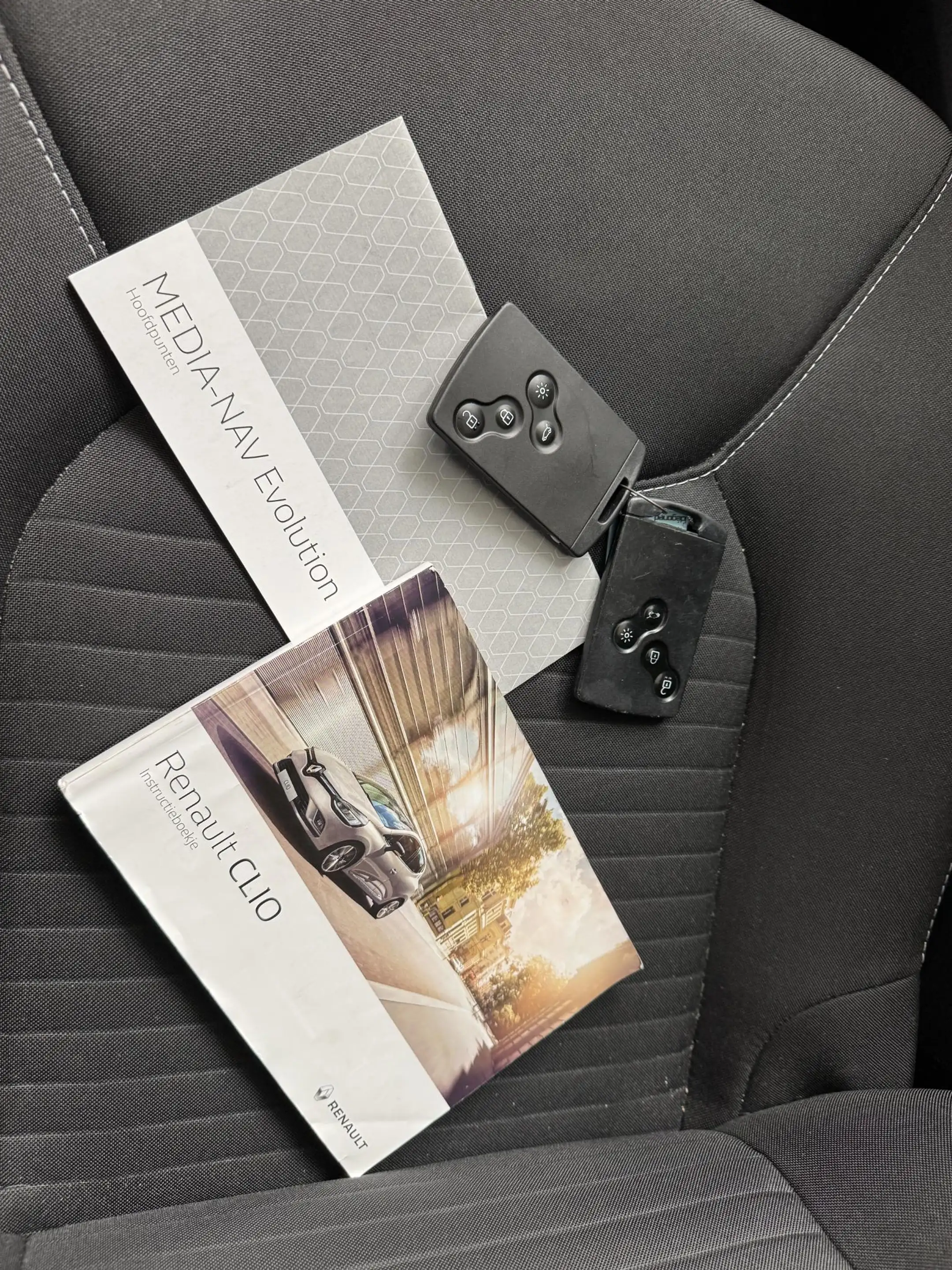Renault Clio 0.9 TCe Limited | Navigatie | Airco | Parkeersenso — photo 24