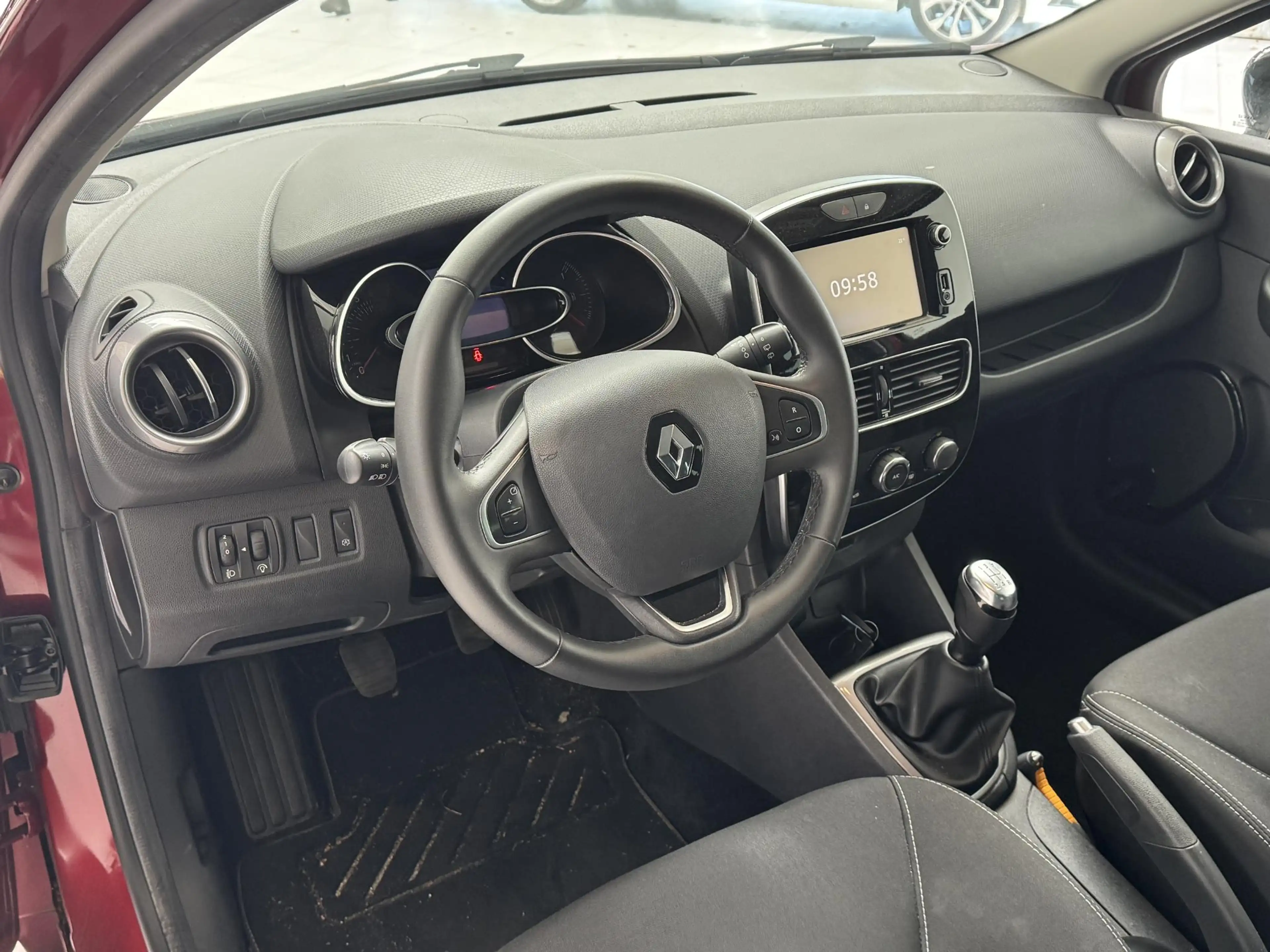 Renault Clio 0.9 TCe Limited | Navigatie | Airco | Parkeersenso — photo 3