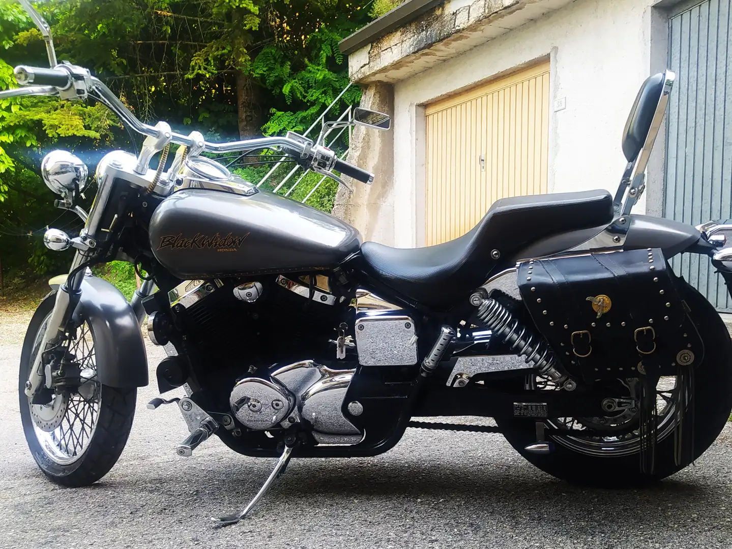 Honda Black Widow Custom - 2