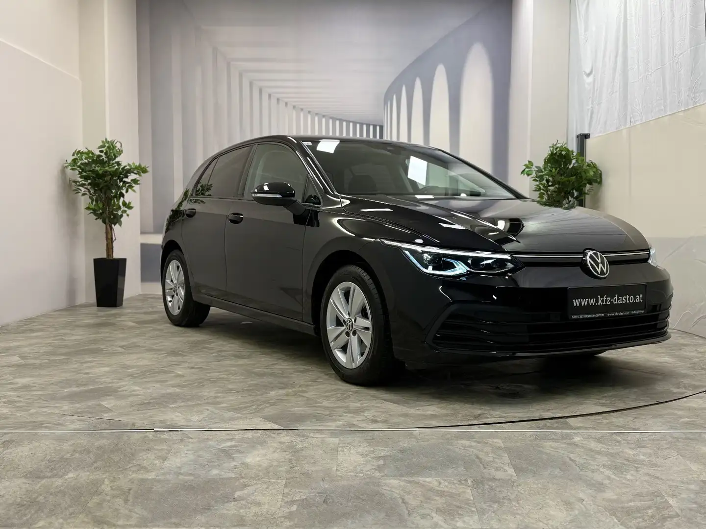 Volkswagen Golf LIFE__2.0TDI__ACC__LED__RFK__BLACK PEARL_ Schwarz - 2