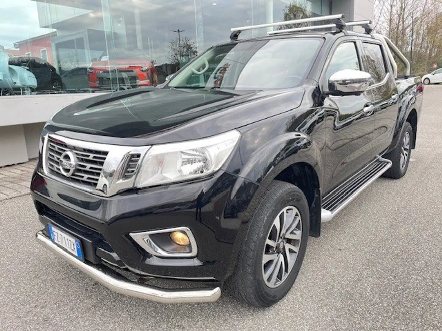 Nissan Navara Navara 2.3 dci d.cab N-Connecta 4wd 190cv E6 Schwarz - 1