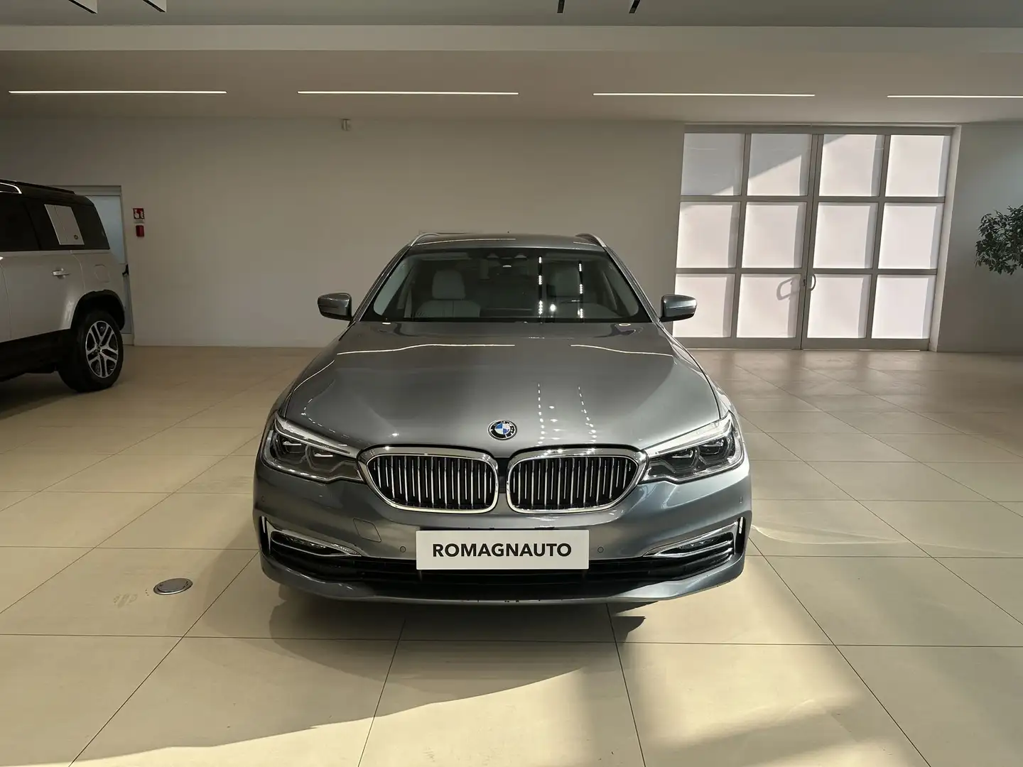 BMW 520 520d aut. Touring Luxury Argento - 2