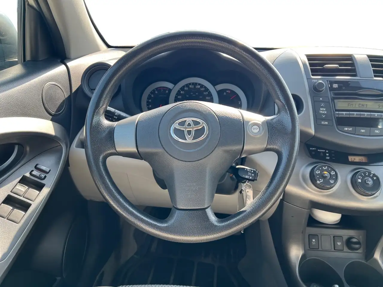 Toyota RAV 4 снимка Toyota RAV 4