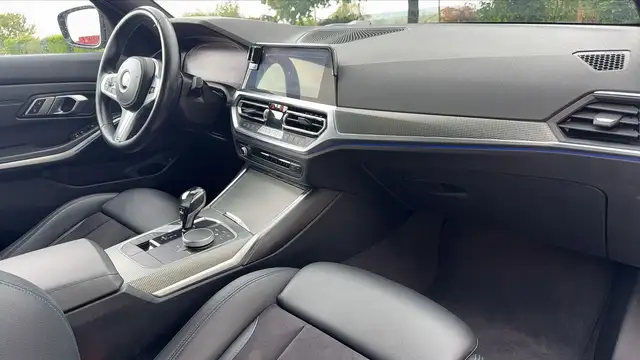 BMW 3 Series view 10