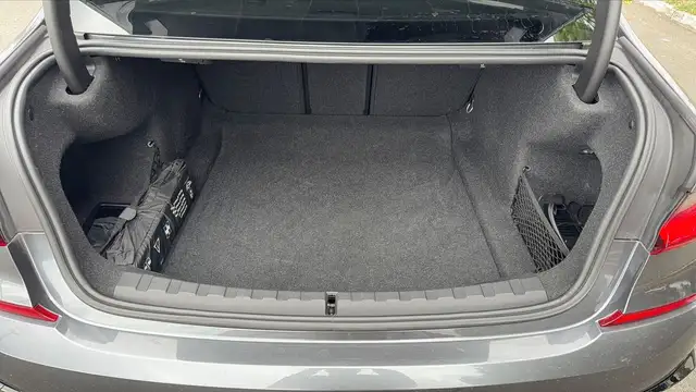 BMW 3 Series view 14