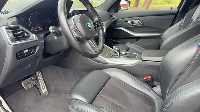 BMW 3 Series view 8