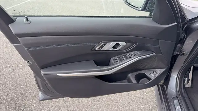 BMW 3 Series view 7