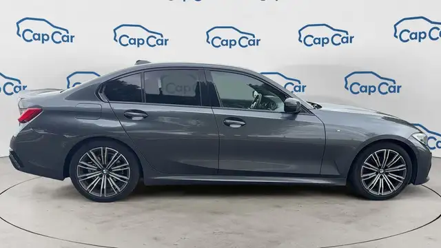 BMW 3 Series view 4