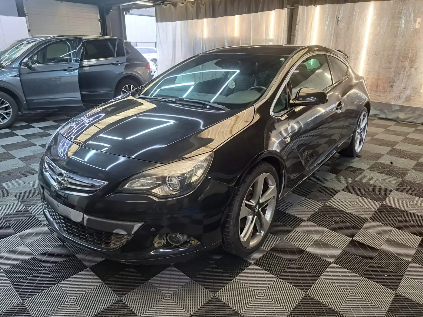 Opel Astra GTC 1.4 Turbo bj. 2016 69000km Zwart - 2