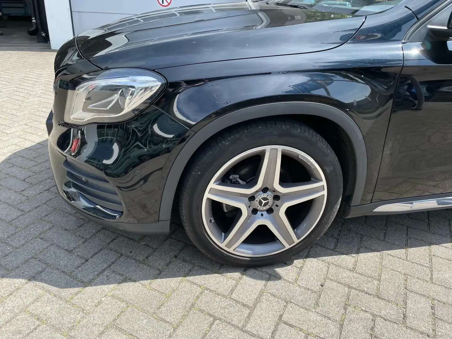 Mercedes-Benz GLA 180 Business Solution AMG Upgrade Edition Noir - 2