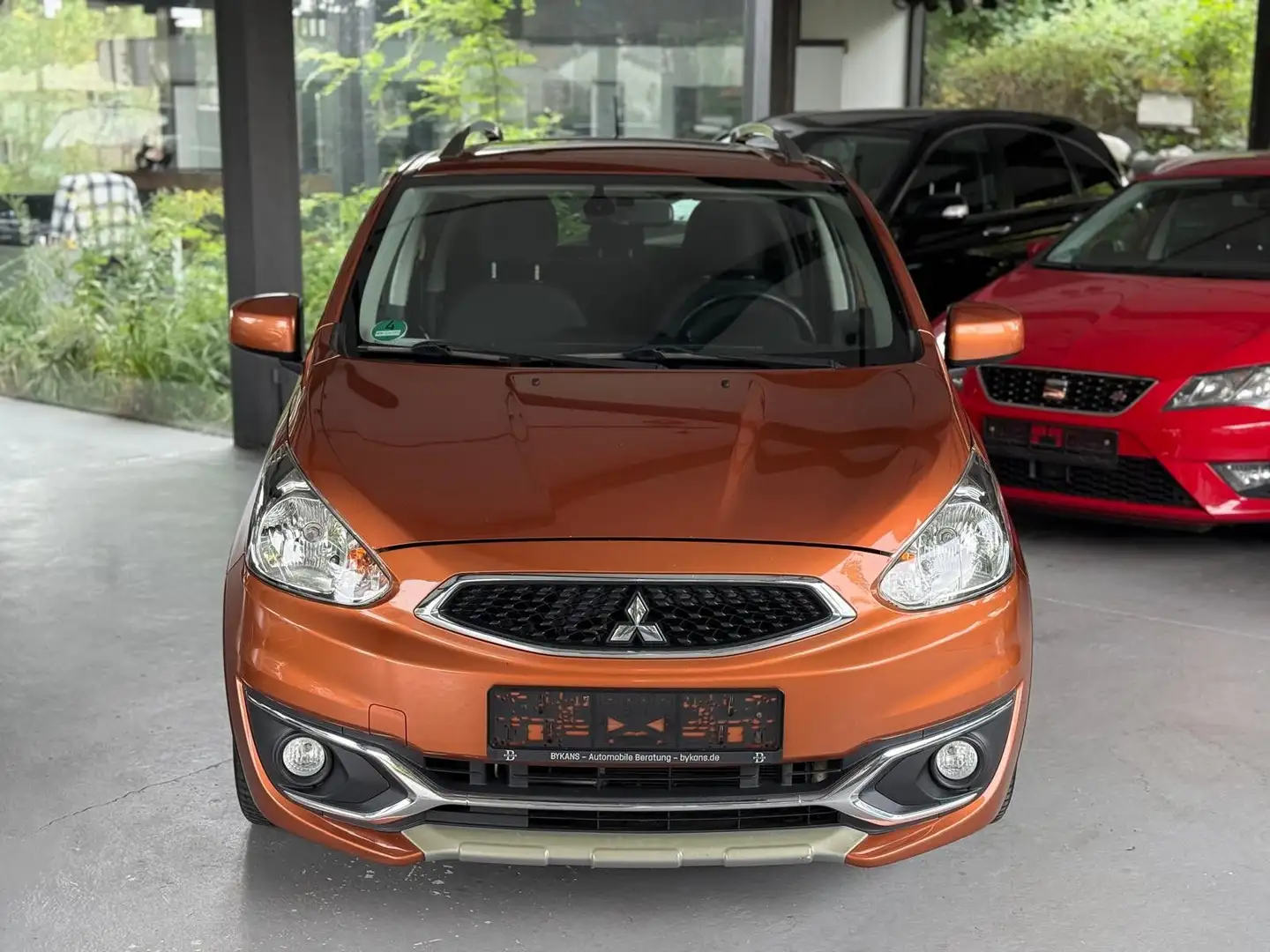 Mitsubishi Space Star Edition 100+ 1.2 Automatik-Navi Orange - 2
