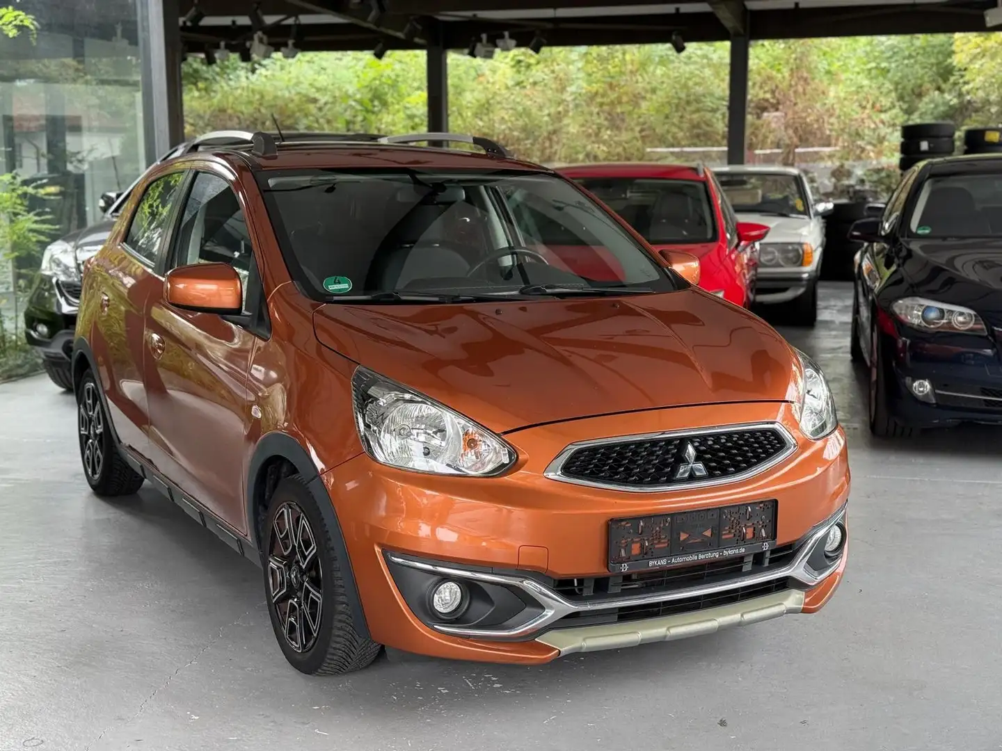 Mitsubishi Space Star Edition 100+ 1.2 Automatik-Navi Orange - 1