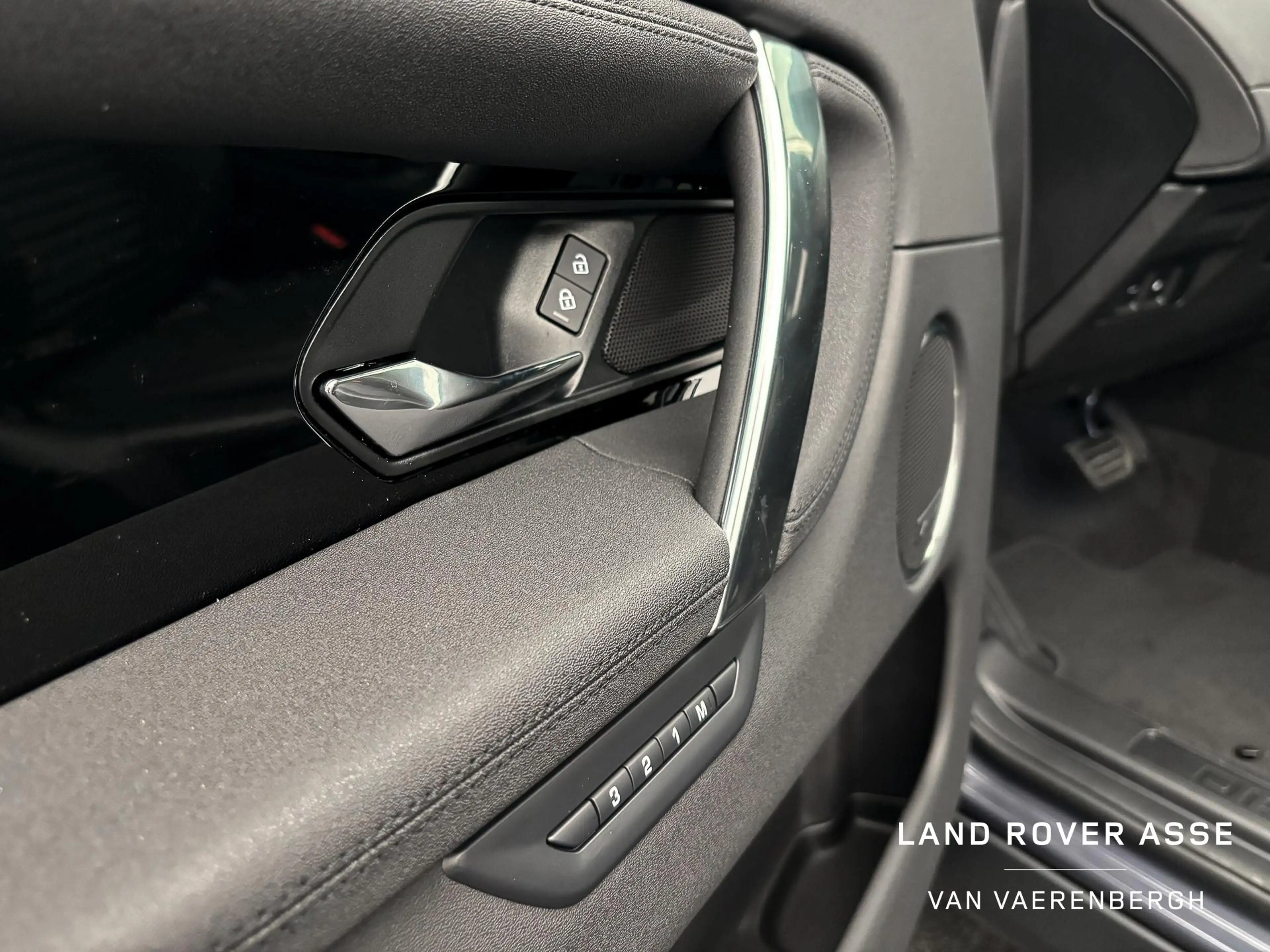 Land Rover Discovery Sport P270e S AWD — photo 10