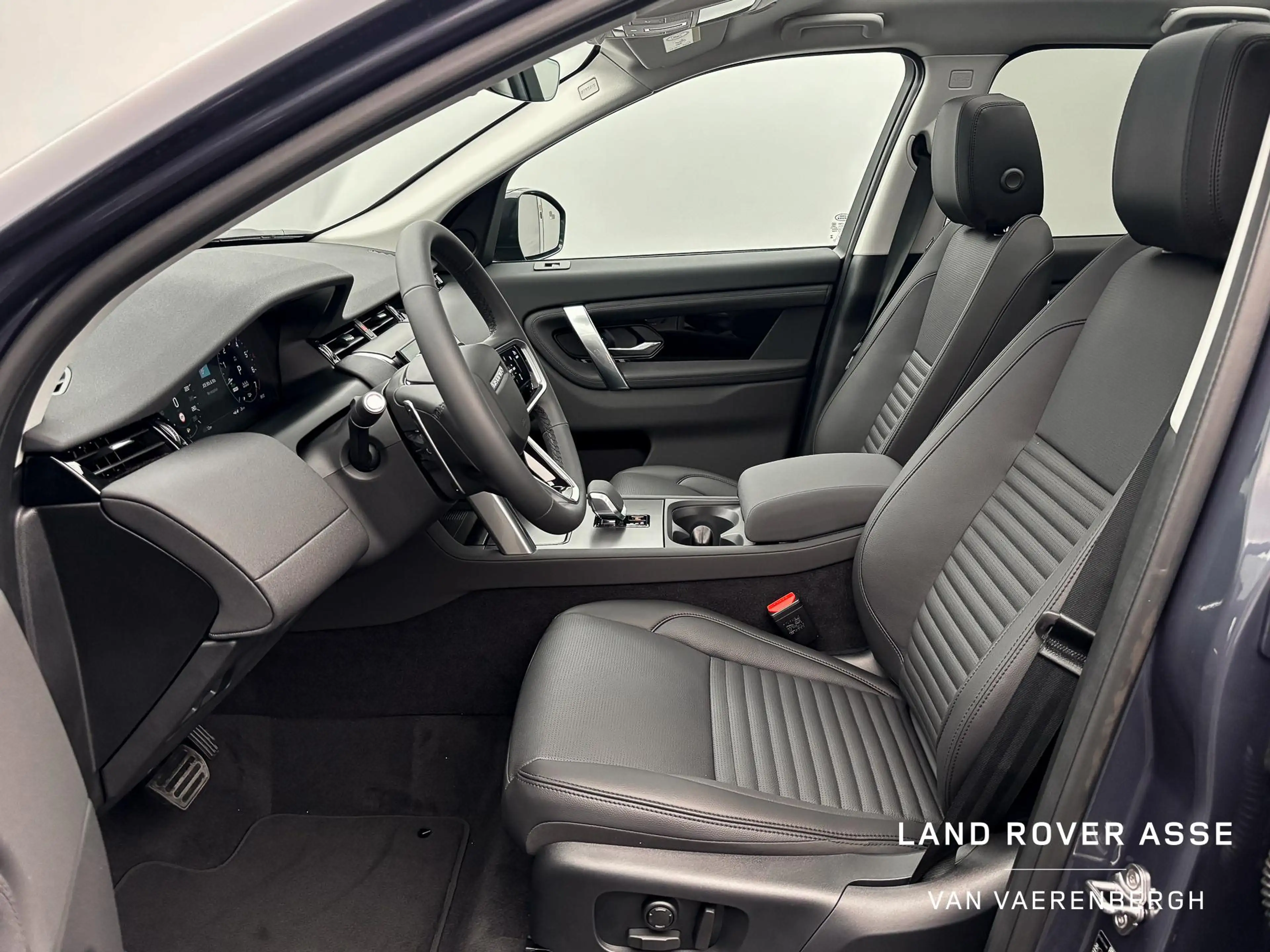 Land Rover Discovery Sport P270e S AWD — photo 11