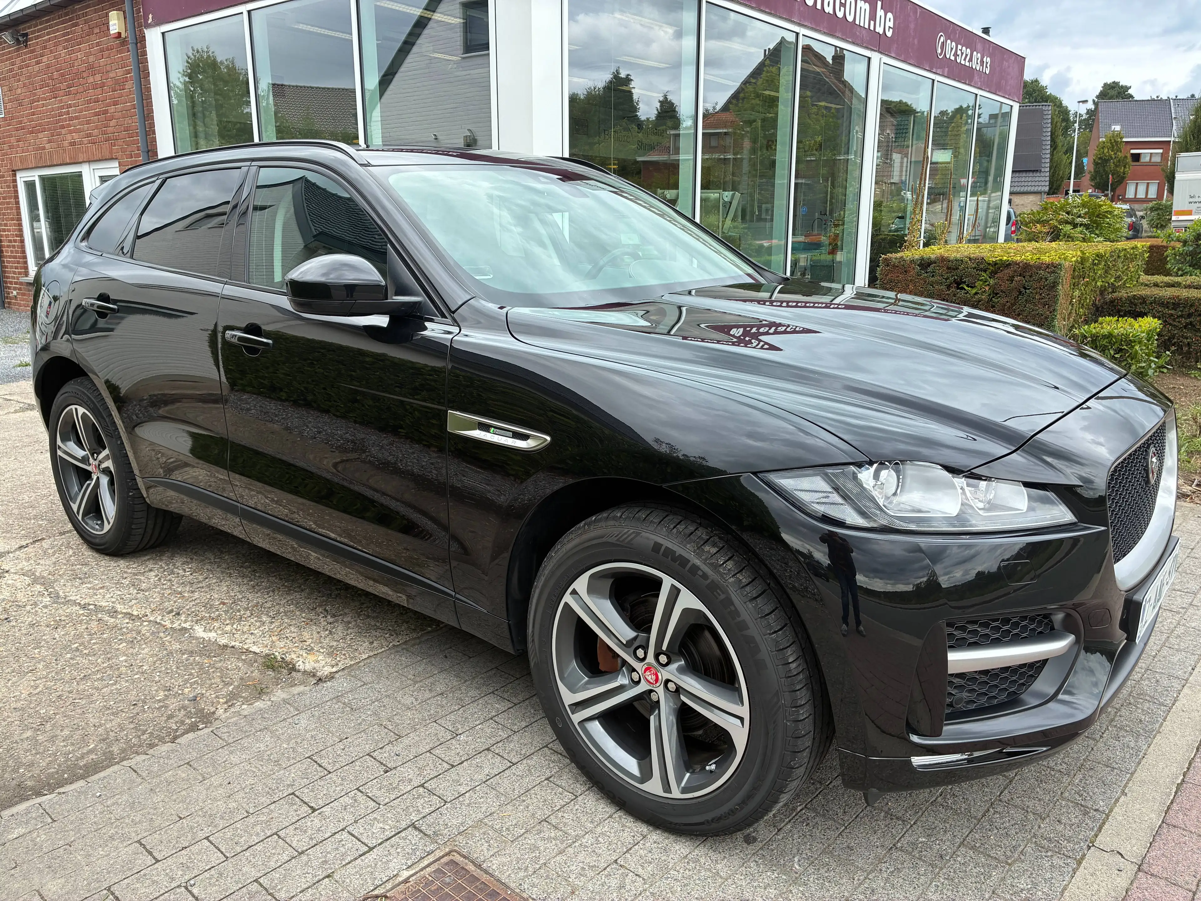 Jaguar F-Pace F-Pace 2.0 T AWD R-Sport 250  80420km !! — photo 3