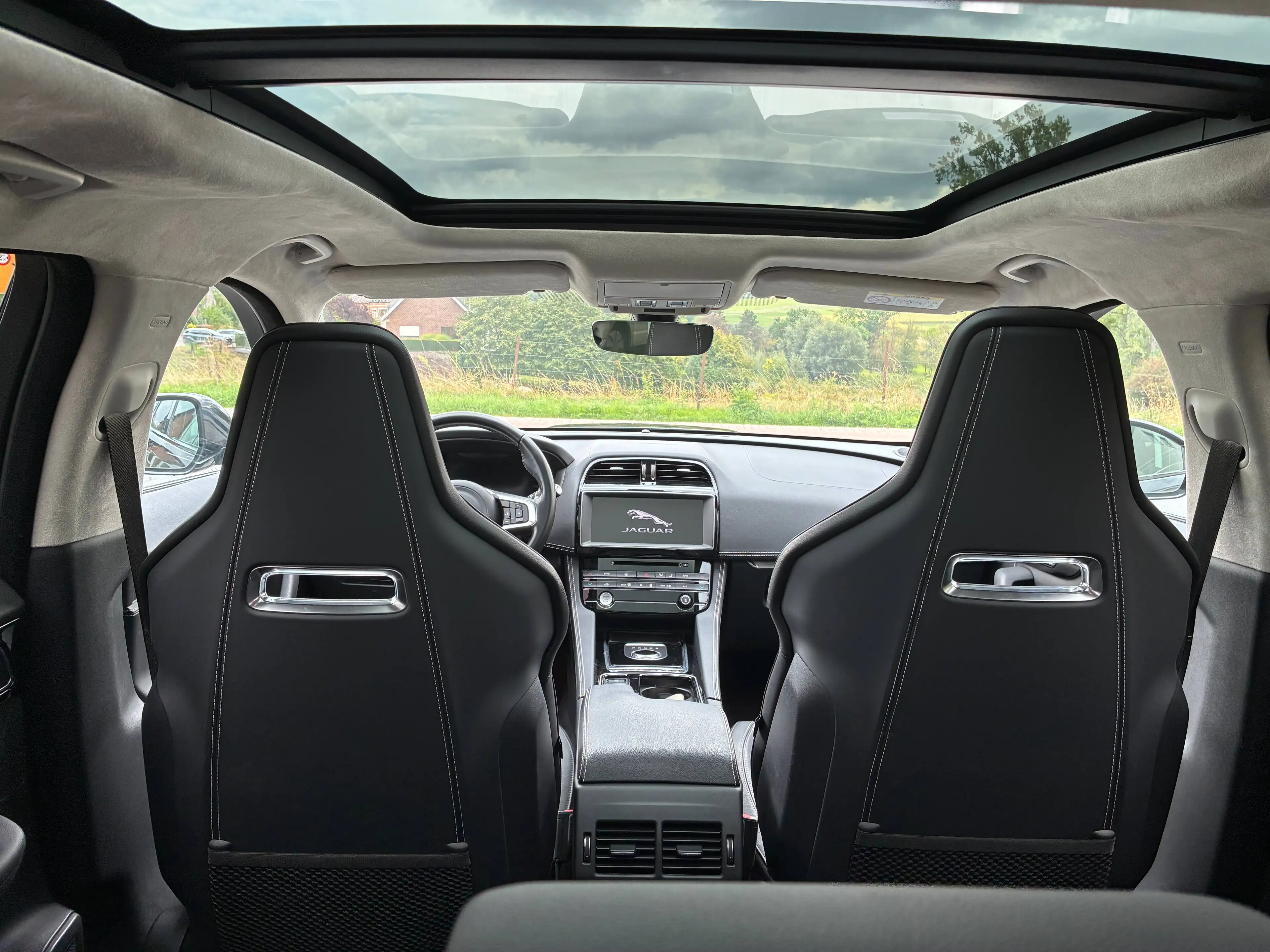 Jaguar F-Pace F-Pace 2.0 T AWD R-Sport 250  80420km !! — photo 10