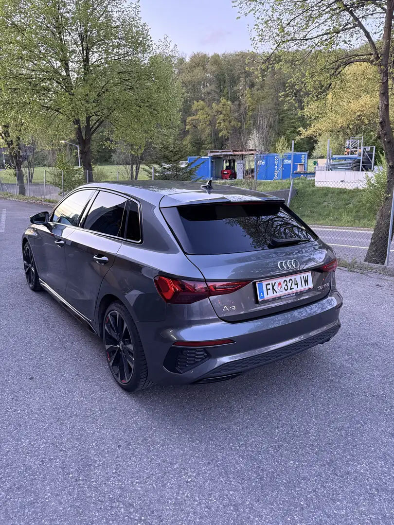 Audi A3 35 TFSI S line Grau - 1