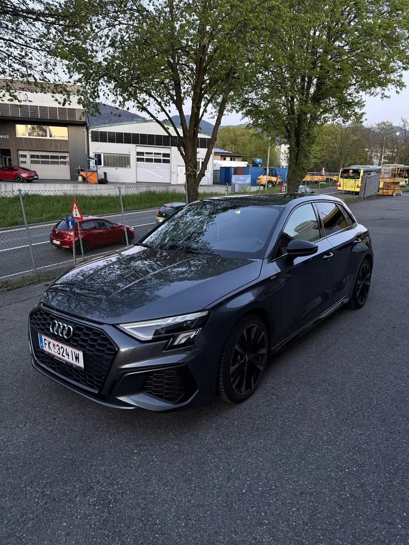 Audi A3 35 TFSI S line Grau - 2
