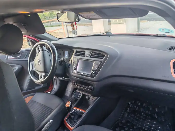 Hyundai i20 COUPÉ 1.0 TGDI BD Style / Style Orange 2016, foto 6