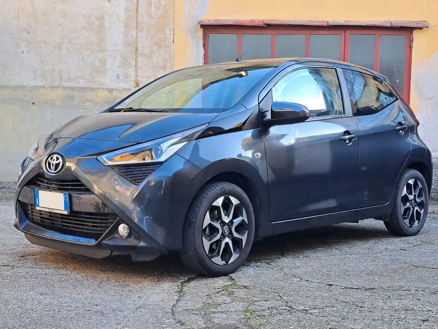 Toyota Aygo 5P 1.0 X-FUN M-MT 72CV AUTOMATICA Grigio - 2