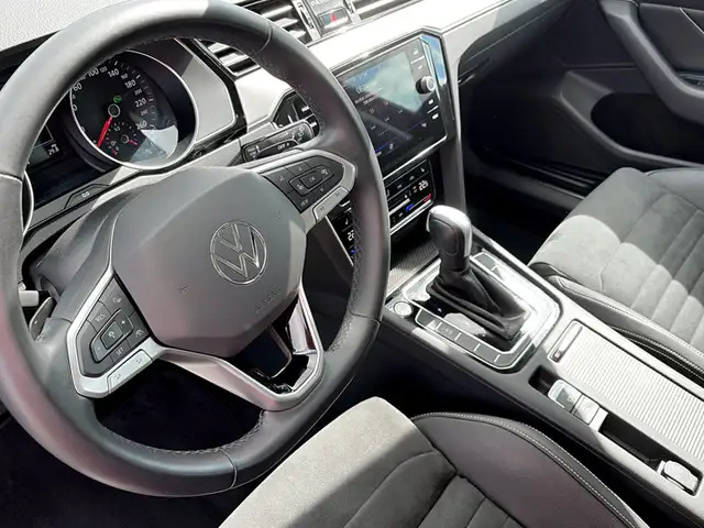 Volkswagen Passat view 7