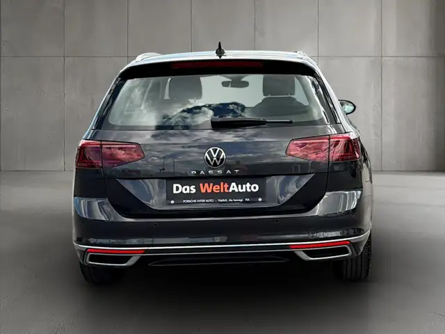 Volkswagen Passat view 5