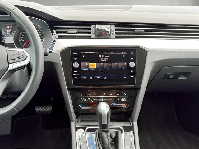 Volkswagen Passat view 10