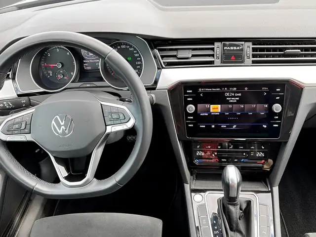 Volkswagen Passat view 12