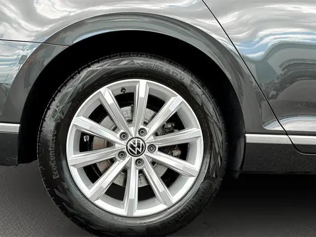 Volkswagen Passat view 6