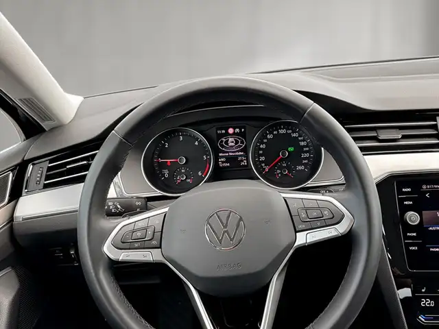 Volkswagen Passat view 9