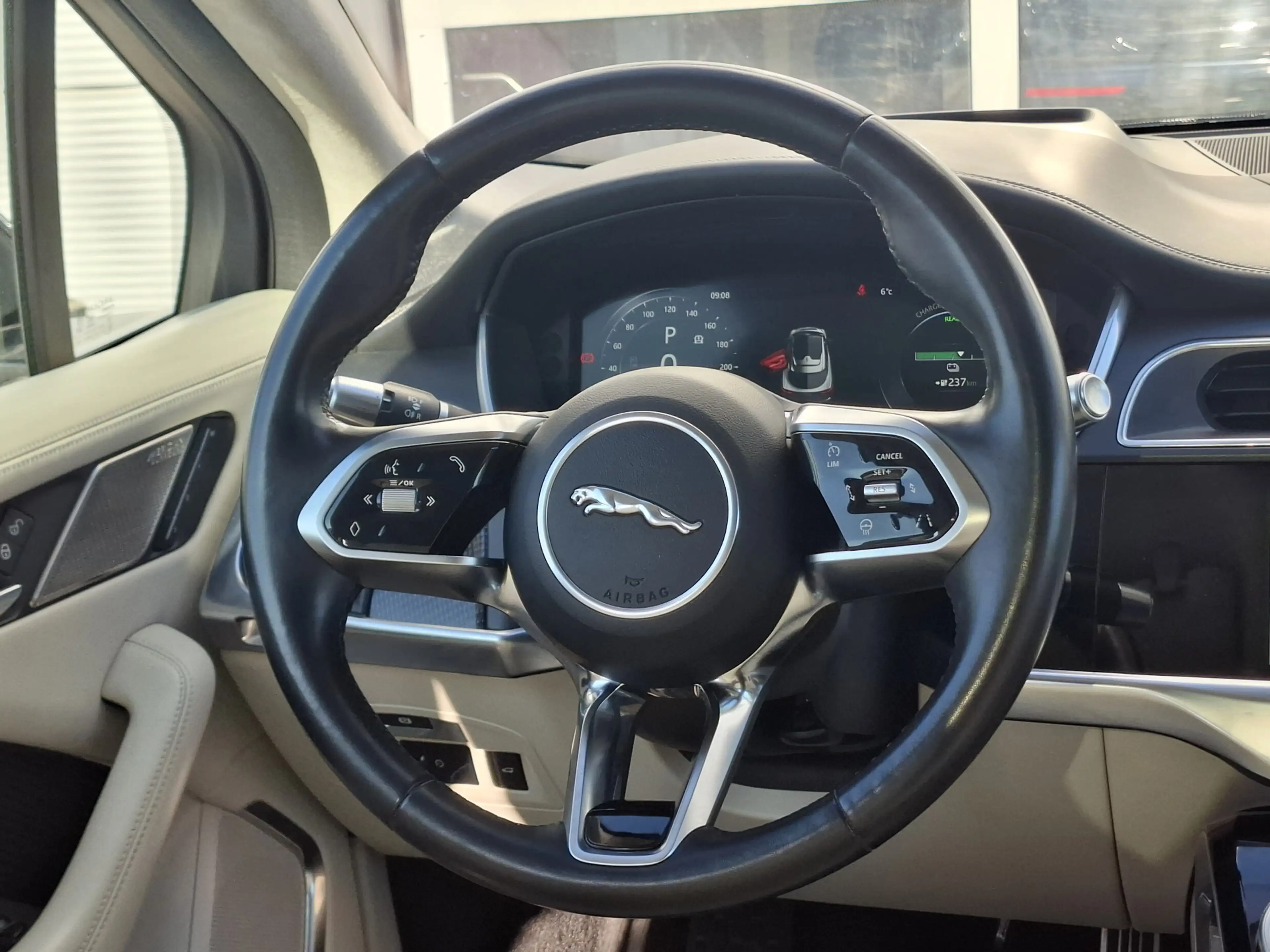Jaguar I-Pace EV400 First Edition 90 kWh | SoH 89,9% | Navigatie — photo 27