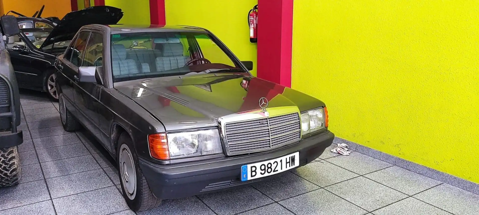 Mercedes-Benz 190 190D 2.5 Gris - 2