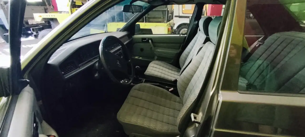 Mercedes-Benz 190D 2.5, foto 4