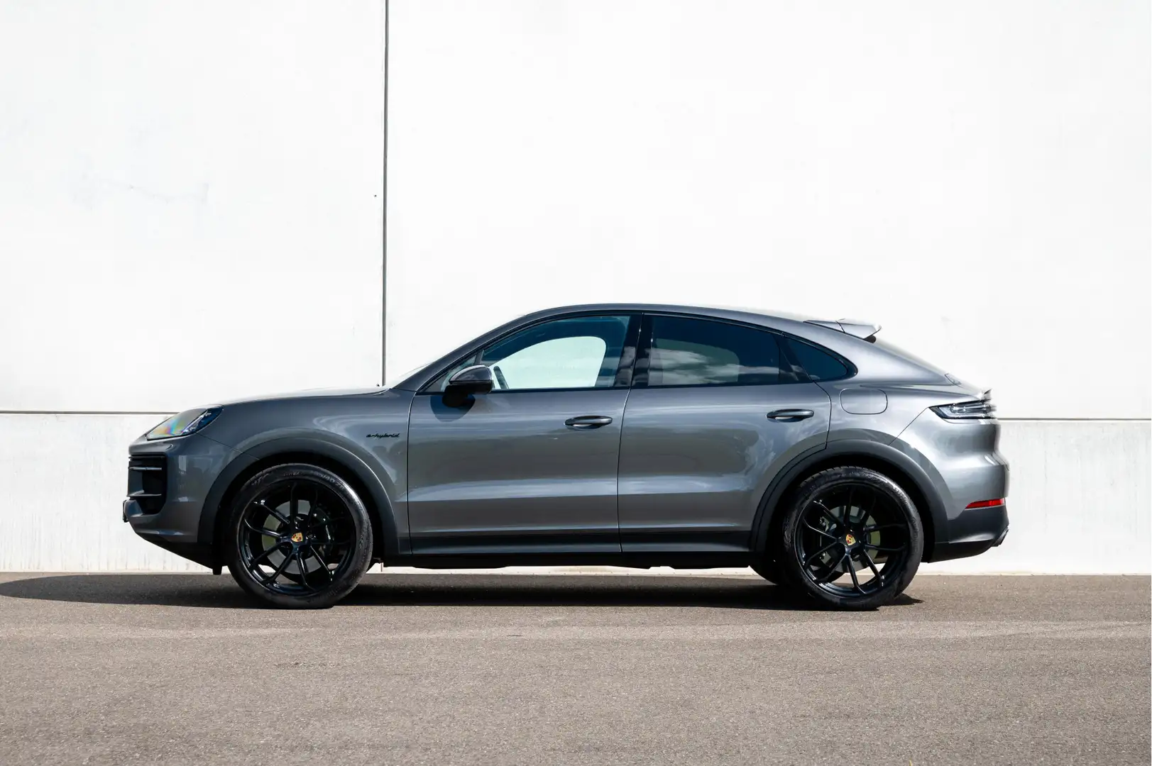Porsche Cayenne Coupé 3.0 E-Hybrid Lichtgewicht sportpakket zwart/ Zwart - 2